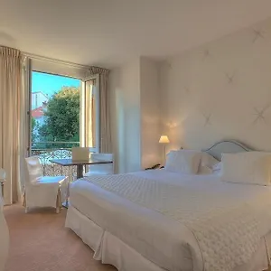 **** Hotel Renoir France